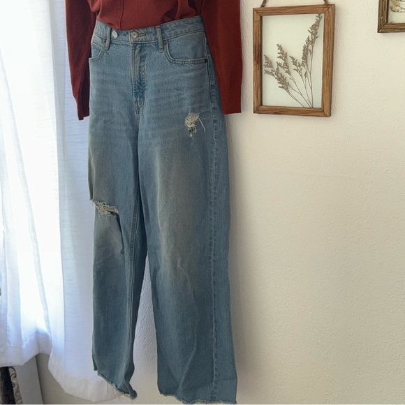 Old Navy Women's Light Blue Distressed Jeans Extra High-Rise Sky-hi wide leg 10 - Picture 1 of 9